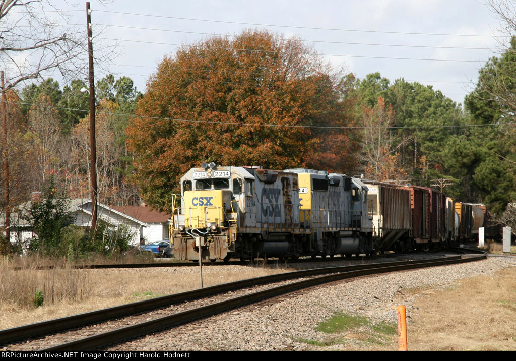 CSX 2214 & 6641 lead train F731 towards the "A" line